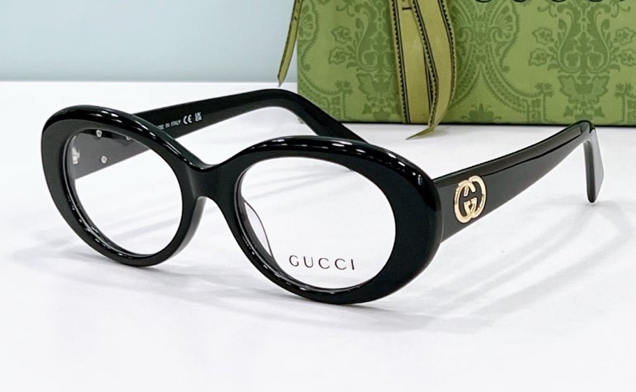 Gucci round black